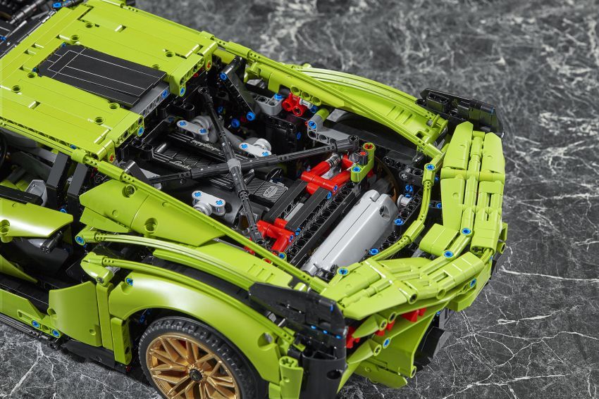 Lego Technic Lamborghini Sián FKP 37 — 3,696 bahagian; enjin V12, kotak gear 8-kelajuan boleh gerak 1123605