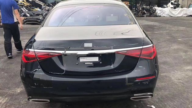 W223 Mercedes-Benz S-Class caught undisguised – big grille, new interior with portrait touchscreen!