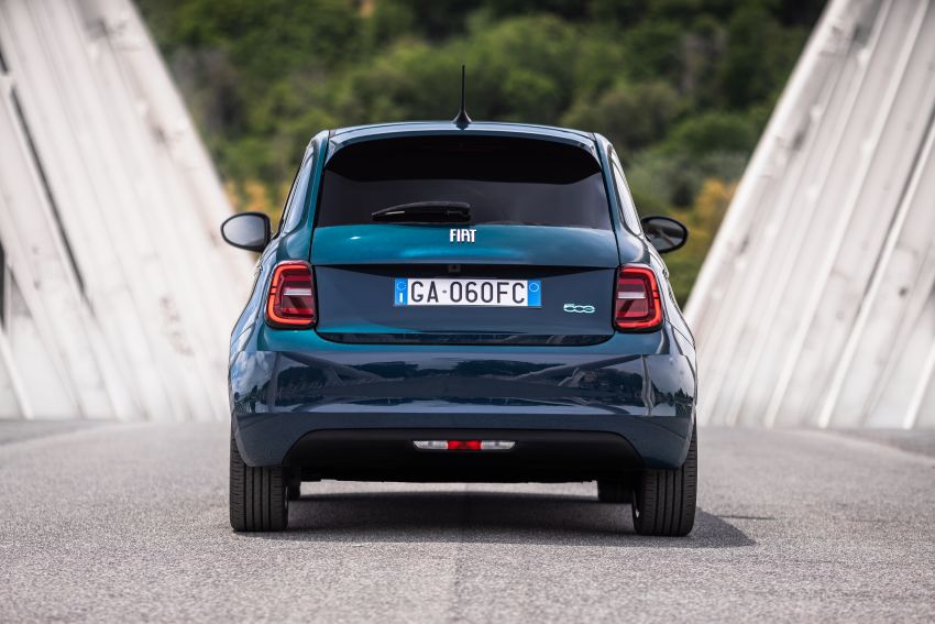 2020 Fiat 500 – EV now available as hardtop hatchback 1130071