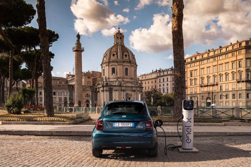 2020 Fiat 500 – EV now available as hardtop hatchback 1130036