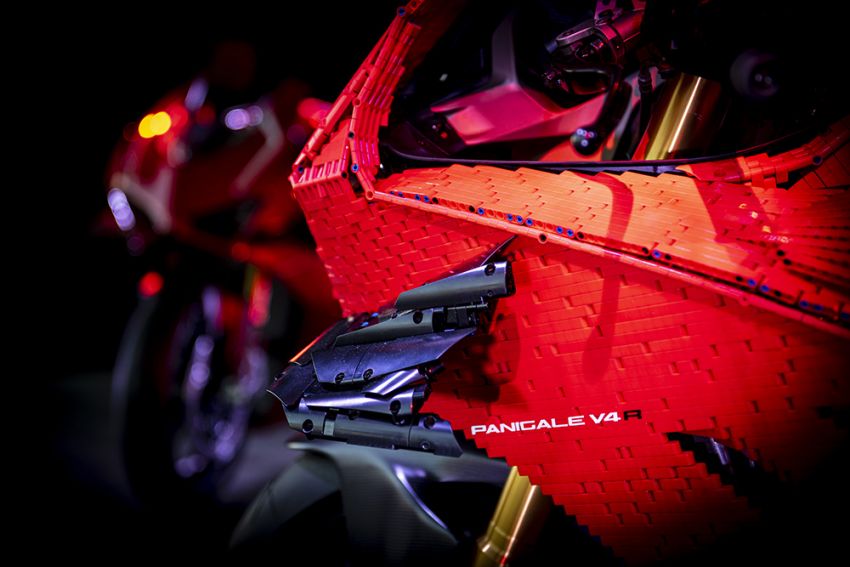 Ducati Panigale V4R saiz sebenar daripada Lego 1134693