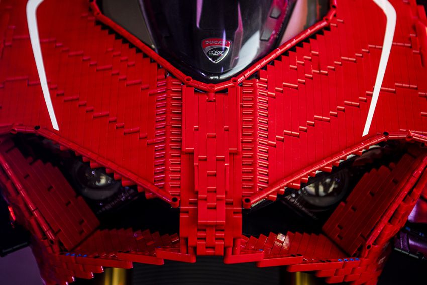 Ducati Panigale V4R saiz sebenar daripada Lego 1134684