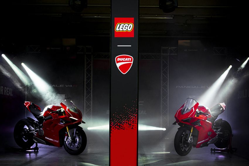 The life-sized Lego model of the Ducati Panigale V4R 1134462