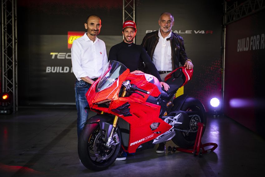 The life-sized Lego model of the Ducati Panigale V4R 1134463