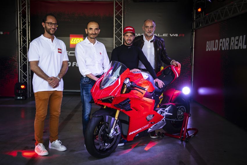 The life-sized Lego model of the Ducati Panigale V4R 1134465