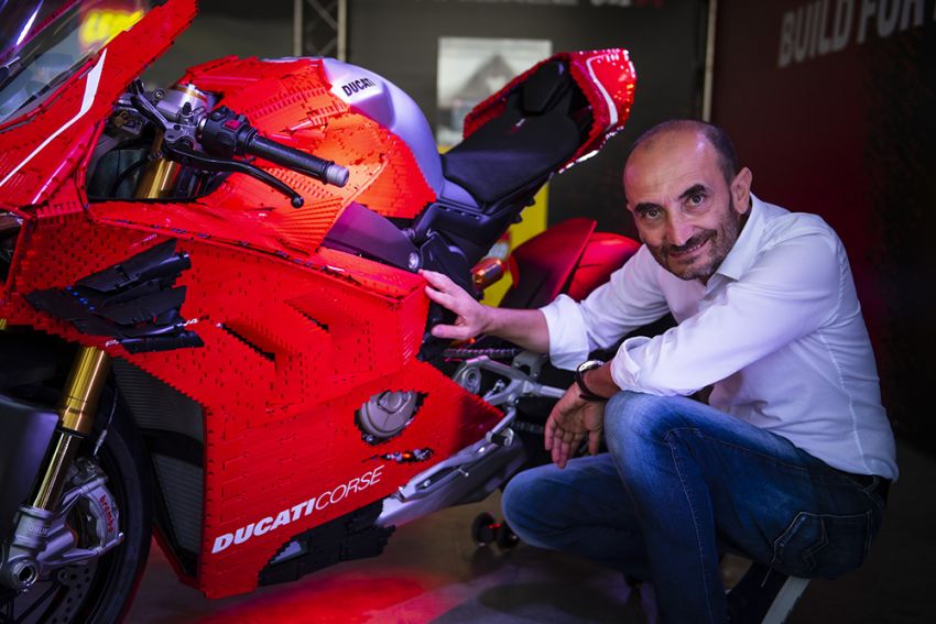 The life-sized Lego model of the Ducati Panigale V4R 1134466