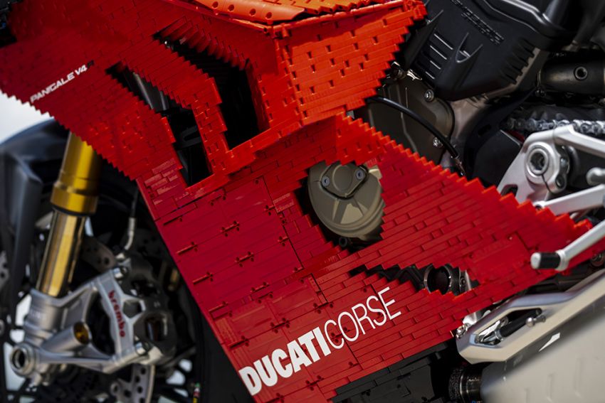 Ducati Panigale V4R saiz sebenar daripada Lego 1134664