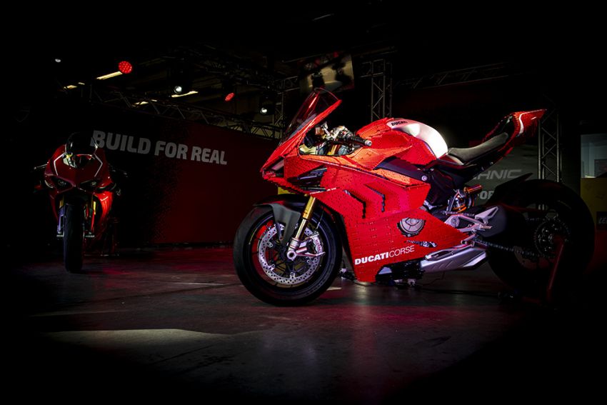 The life-sized Lego model of the Ducati Panigale V4R 1134455