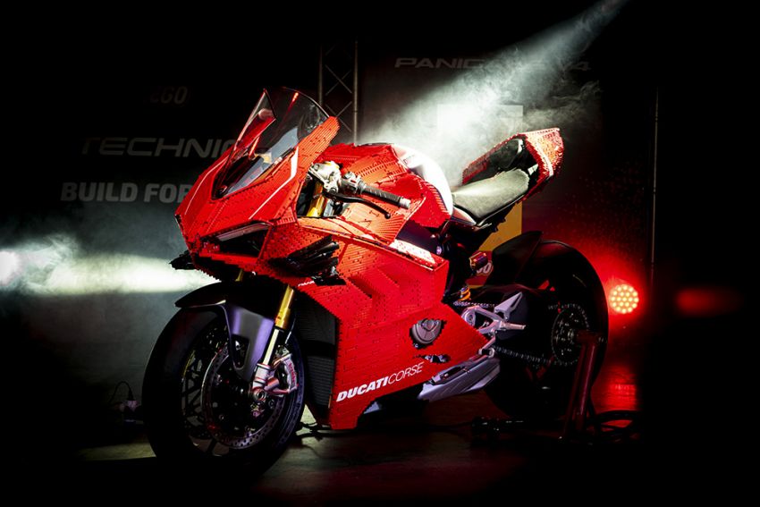 The life-sized Lego model of the Ducati Panigale V4R 1134458