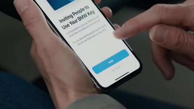 BMW akan jadi pengeluar pertama guna ciri Apple CarKey – buka kunci dengan iPhone atau Apple Watch