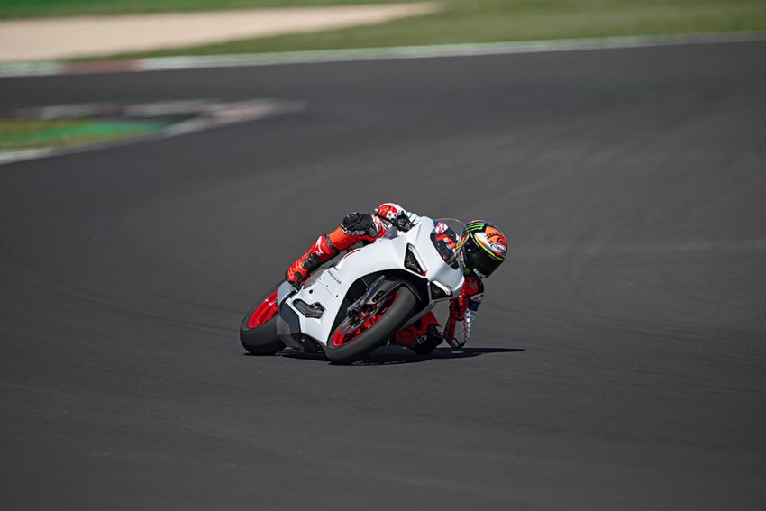 2020 Ducati Panigale V2 now in White Rosso colour scheme, Malaysia launch in July pending approval 1139740