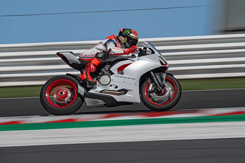 2020 Ducati Panigale V2 now in White Rosso colour scheme, Malaysia launch in July pending approval 1139756