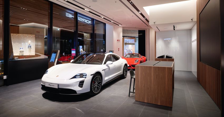 Porsche Italia introduces new concept store in Milan 1143904