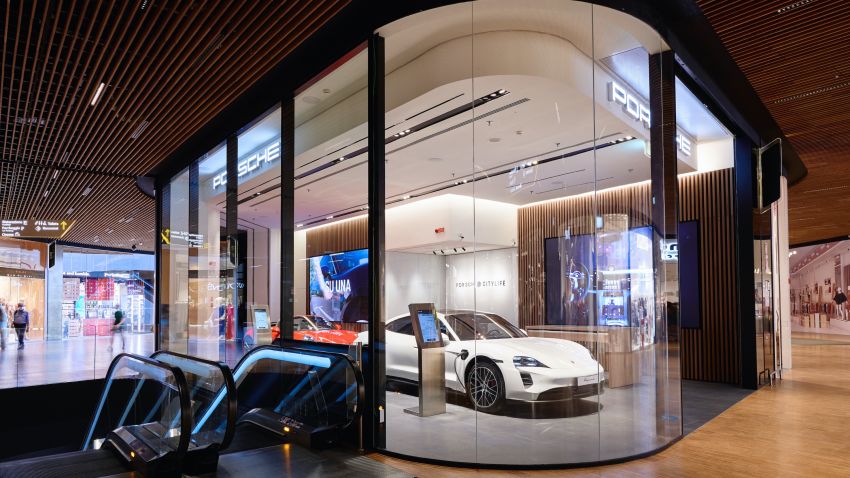 Porsche Italia introduces new concept store in Milan 1143896