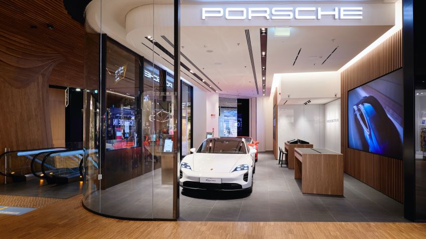 Porsche Italia introduces new concept store in Milan 1143897