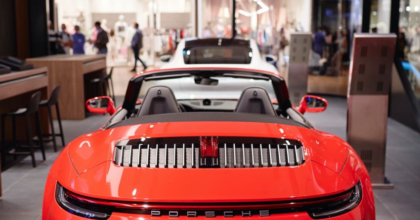 Porsche Italia introduces new concept store in Milan 1143900
