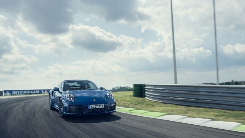 992 Porsche 911 Turbo – 580 PS/750 Nm, optional Lightweight Design package offers 30 kg reduction 1147500