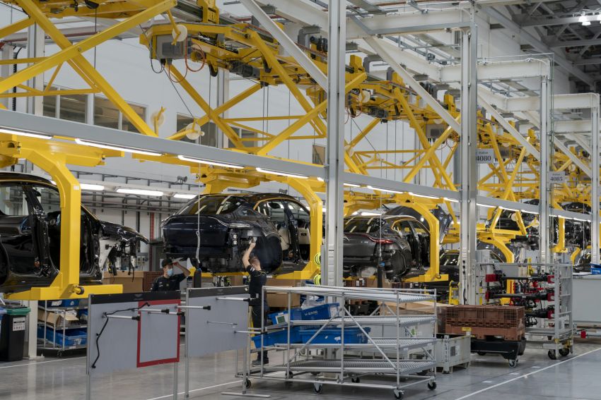 Aston Martin DBX production commences at St Athan 1144257