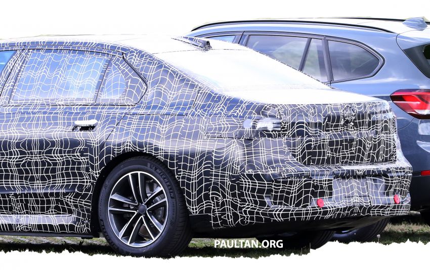 SPYSHOTS: BMW i7 EV flagship seen in production body – a new level of autonomous driving ability? Image #1148975
