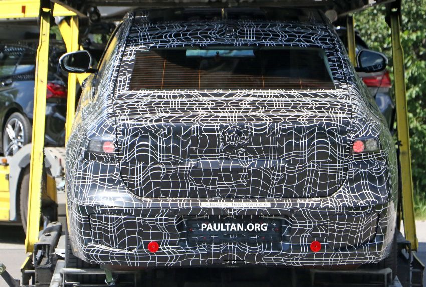 SPYSHOTS: BMW i7 EV flagship seen in production body – a new level of autonomous driving ability? Image #1148964