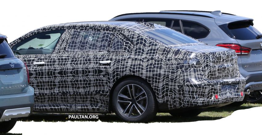 SPYSHOTS: BMW i7 EV flagship seen in production body – a new level of autonomous driving ability? Image #1148983