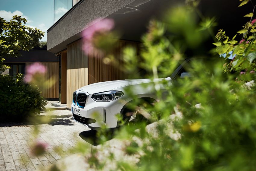 BMW iX3 debuts – 460 km range, 0-100 km/h in 6.8s; Adaptive M suspension as later over-the-air update 1146119