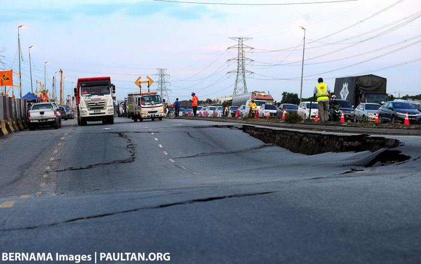 Jalan Klang-Banting soil erosion road damage caused by rain, LRT3 construction – repair to take a week 1150880