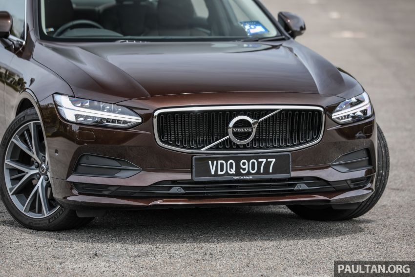 GALLERY: Volvo S90 T5 Momentum and T8 Inscription side-by-side, along with revised exterior colour palette 1146176