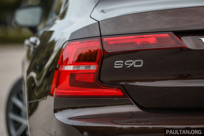 GALLERY: Volvo S90 T5 Momentum and T8 Inscription side-by-side, along with revised exterior colour palette 1146189