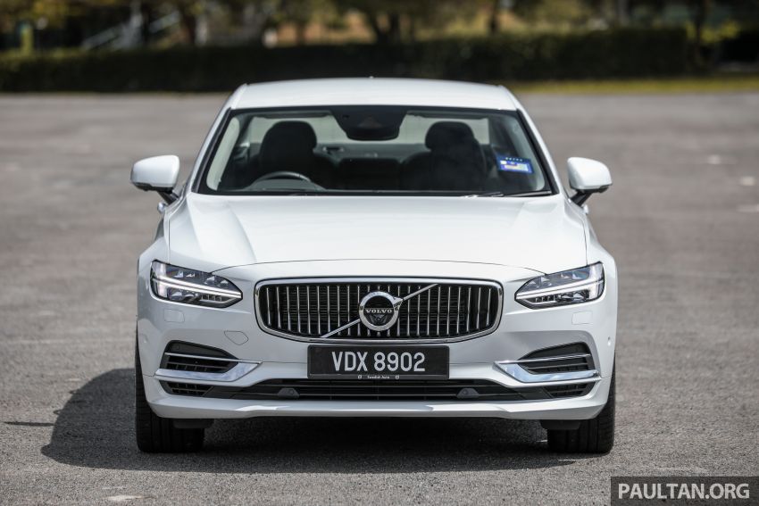 GALLERY: Volvo S90 T5 Momentum and T8 Inscription side-by-side, along with revised exterior colour palette 1145863
