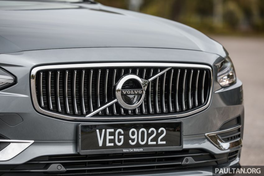 GALLERY: Volvo S90 T5 Momentum and T8 Inscription side-by-side, along with revised exterior colour palette 1145921