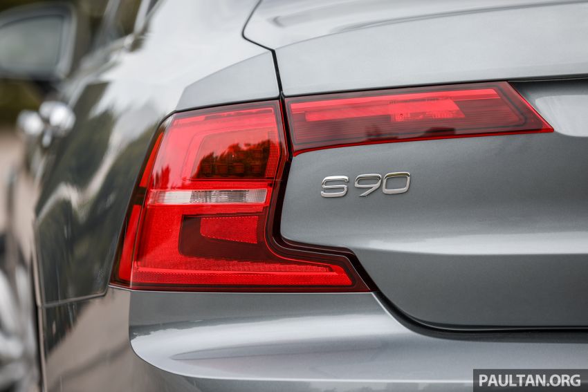 GALLERY: Volvo S90 T5 Momentum and T8 Inscription side-by-side, along with revised exterior colour palette 1145940