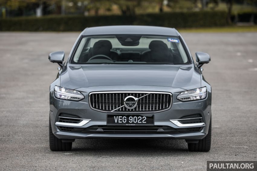 GALLERY: Volvo S90 T5 Momentum and T8 Inscription side-by-side, along with revised exterior colour palette 1145887