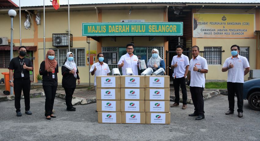 Perodua sumbang 10,000 pelindung muka buatan sendiri kepada masyarakat di Hulu Selangor, Selayang 1152996