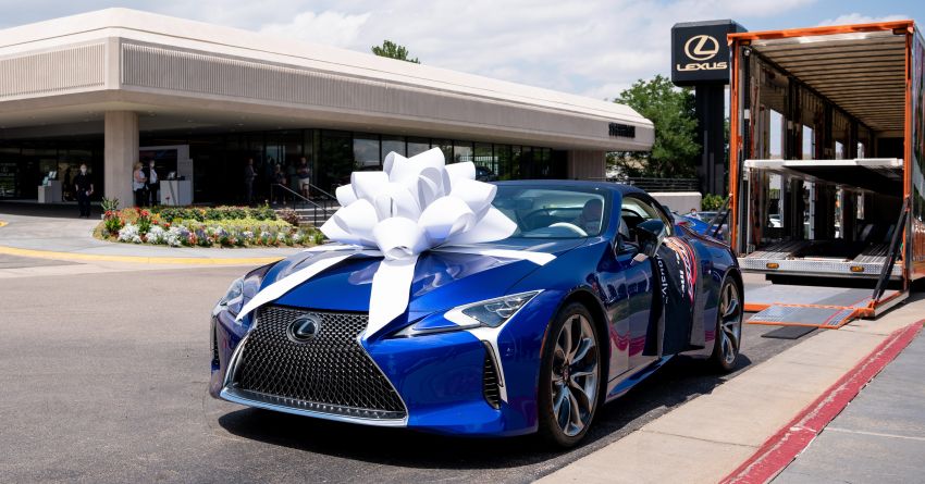 First Lexus LC 500 Convertible delivered to auction winner in the US – USD2 million to go to two charities 1156684