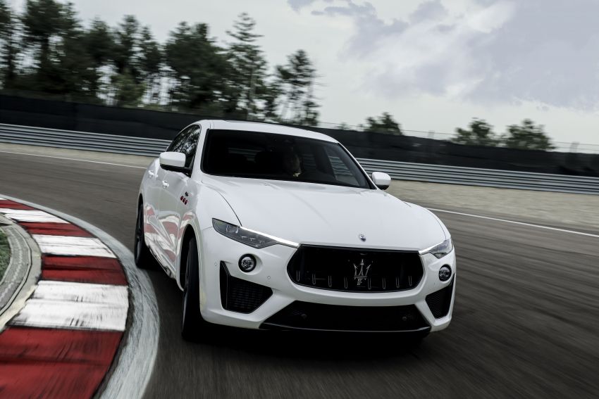 Maserati lancar versi Trofeo bagi Ghibli dan Quattroporte – 3.8L Ferrari V8; 580 PS/730 Nm 1158216