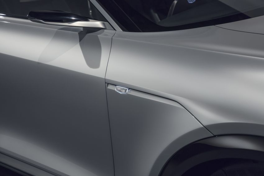 Cadillac Lyriq EV crossover – 480 km battery range, single and dual motor layouts; 33-inch LED display 1156763