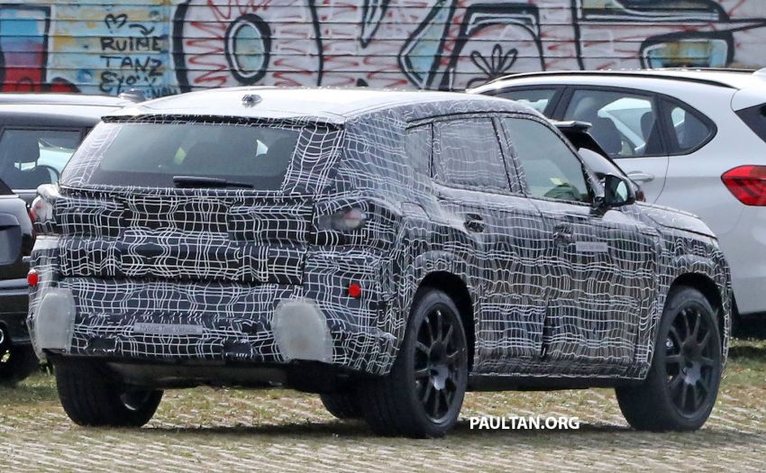 SPYSHOTS: BMW X8 sighted – a chopped-roof X7? 1184347