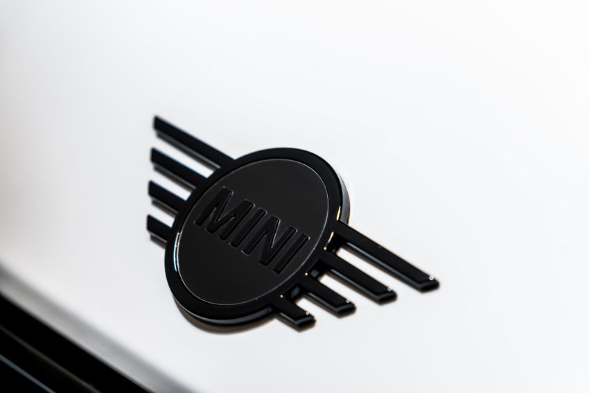 MINI Cooper S Countryman Sports dapat varian bumbung panoramik dan pakej Blackline-dari RM243k 1185921