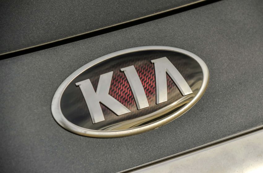 SPYSHOT: Kia K900 flagship sedan spotted in KL! 1195610
