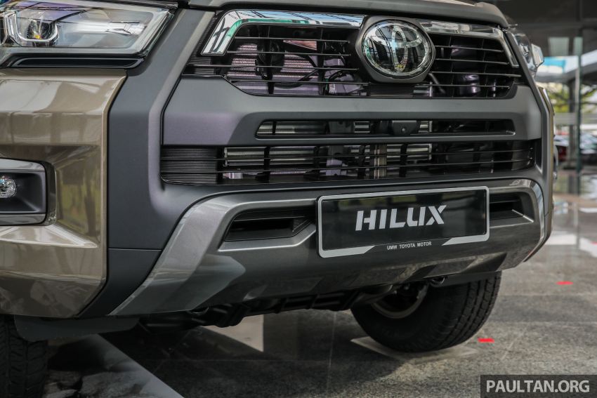 Toyota Hilux <em>facelift</em> 2021 kini di M’sia — 2.8L Rogue, lebih kuasa, 5 varian, 10,000 km servis, dari RM93k Image #1189393