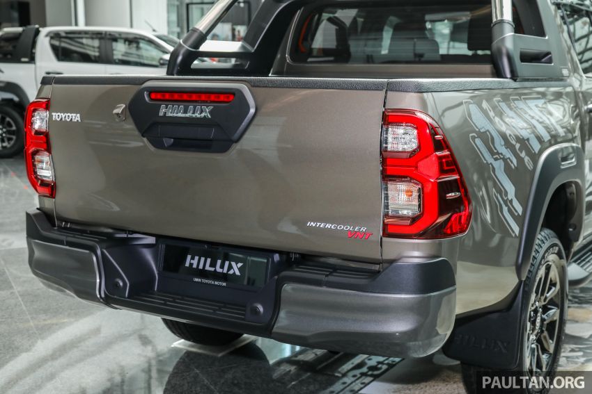 Toyota Hilux <em>facelift</em> 2021 kini di M’sia — 2.8L Rogue, lebih kuasa, 5 varian, 10,000 km servis, dari RM93k Image #1189401
