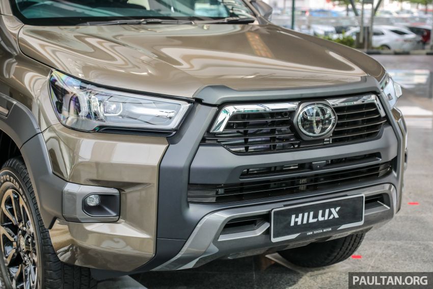 Toyota Hilux <em>facelift</em> 2021 kini di M’sia — 2.8L Rogue, lebih kuasa, 5 varian, 10,000 km servis, dari RM93k Image #1189389