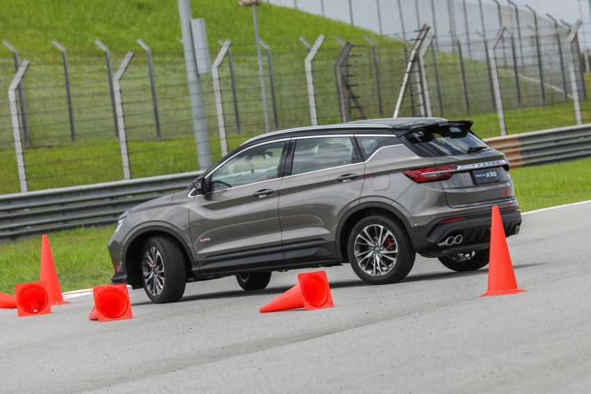 VIDEO: Proton X50 – how does it handle a slalom with suspension softened for Malaysian road conditions? Image #1186264