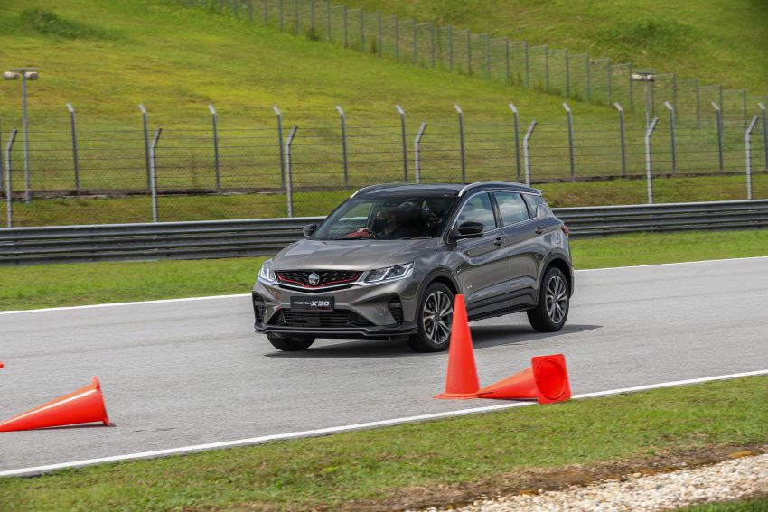 VIDEO: Proton X50 – how does it handle a slalom with suspension softened for Malaysian road conditions? Image #1186273