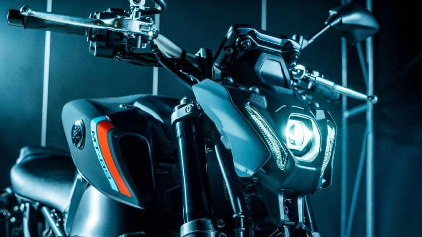 2021 Yamaha MT-09 upgrade – quick shifter, LCD panel, adjustable forks, LED projector headlight 1200303