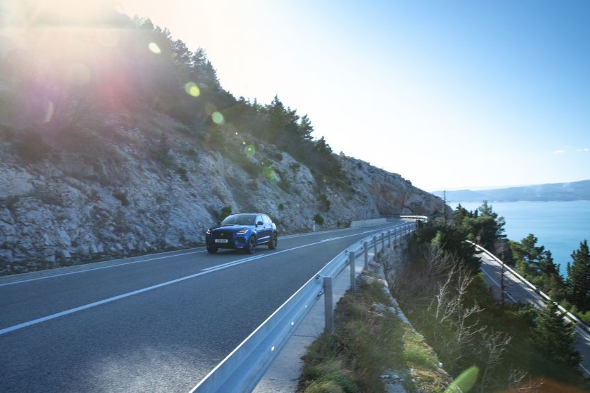 2021 Jaguar E-Pace – 309 PS 1.5L three-cylinder PHEV, 1.5L and 2.0L MHEVs; revised exterior and interior 1200935