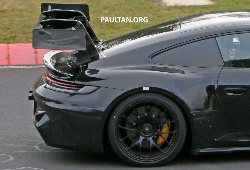 SPIED: 992 Porsche 911 GT3 RS goes track testing 1194382