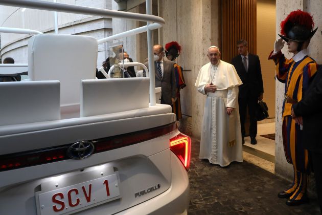 Toyota Mirai hydrogen FCEV is the latest popemobile
