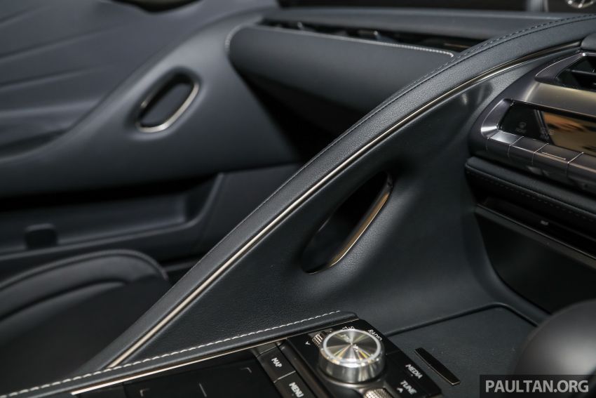 Lexus LC 500 Convertible kini di M’sia — RM1.35 juta 1211445
